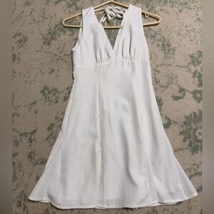 Elegant White Sleeveless Dress